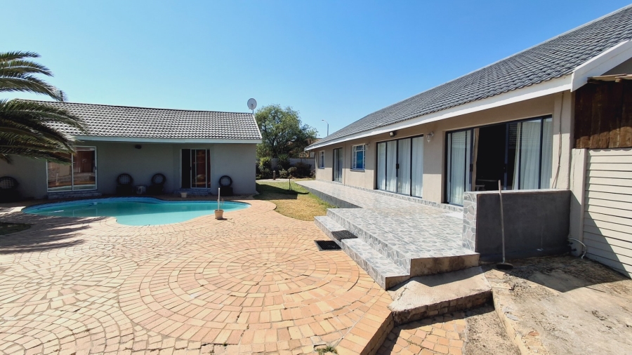 4 Bedroom Property for Sale in Roodia Free State